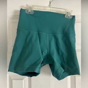 Lululemon Wunder Train High-Rise Short 4"